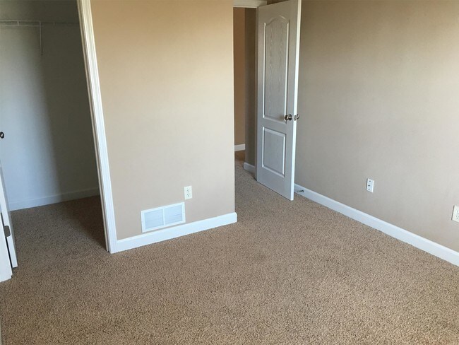 Building Photo - 123 Mesa Dr