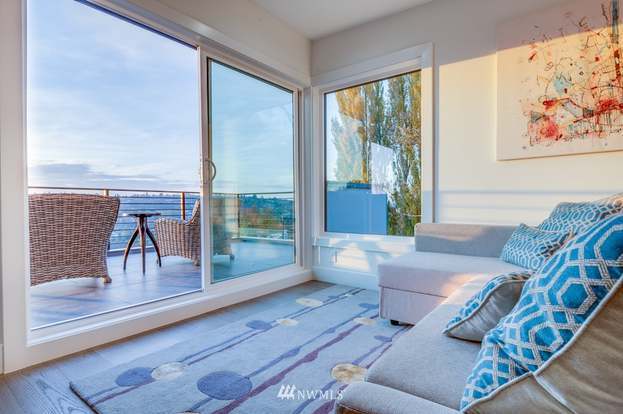 Breathtaking views - 2210 12th Ave W