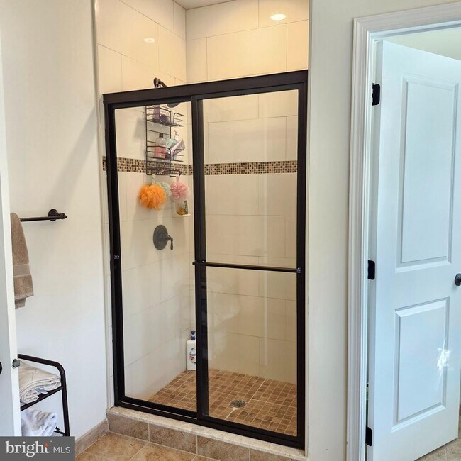 Building Photo - 6493 Fox Glove Ln