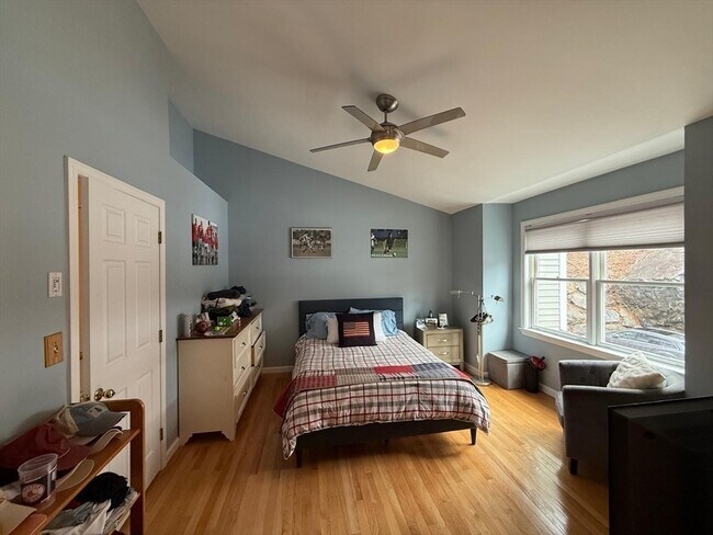 Building Photo - 184 Bishops Forest Dr