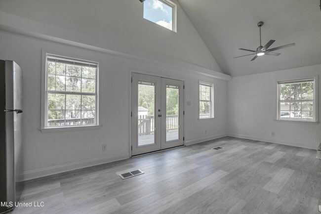 Building Photo - 1076 Lilinoe Way