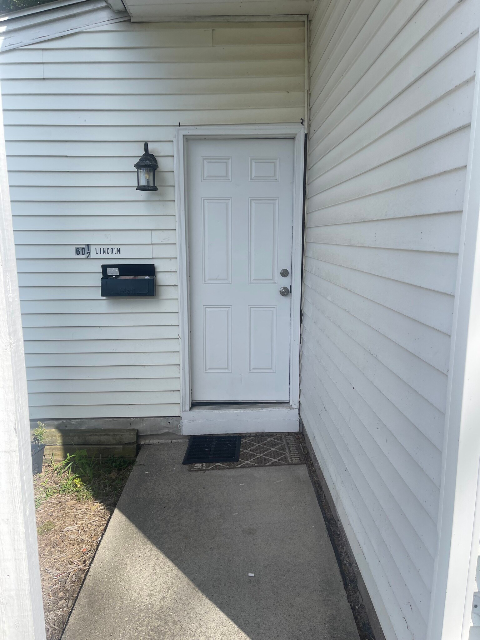 Private entrance - 60 Lincoln St