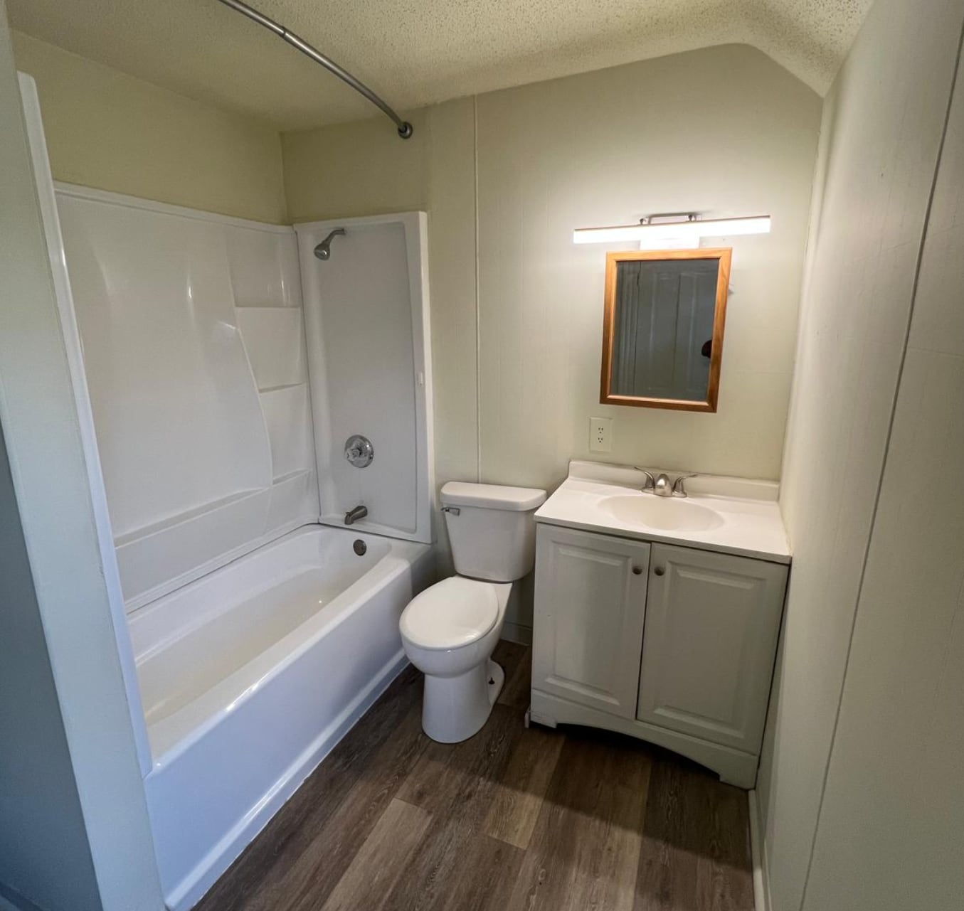 Building Photo - 1137 Bluff St