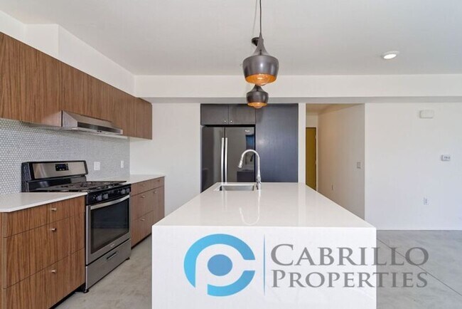 Building Photo - 2870 Fourth Ave