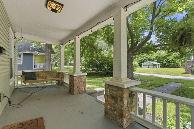Building Photo - Updated 4-bedroom, 2-bath home in the Rountree neighborhood