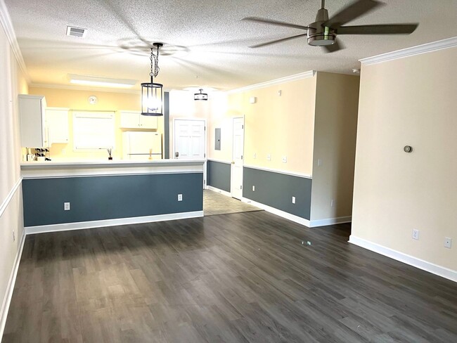 Building Photo - First Floor, 2 Bedroom, 2 Bath Condo with ...