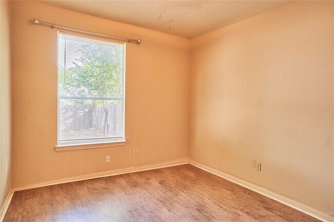 Building Photo - 508 Gregory Ct