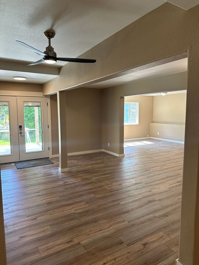 Building Photo - Ranch Living! Large 2 Bedroom/2 Bath