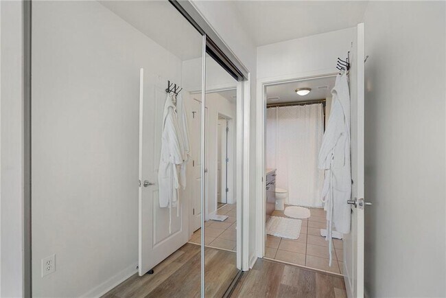 Building Photo - 3324 Peachtree Rd NE