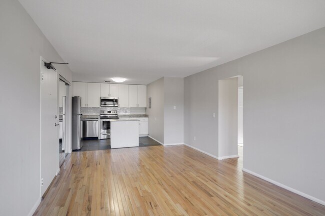 Building Photo - Remodeled 2 bed featuring new kitchen