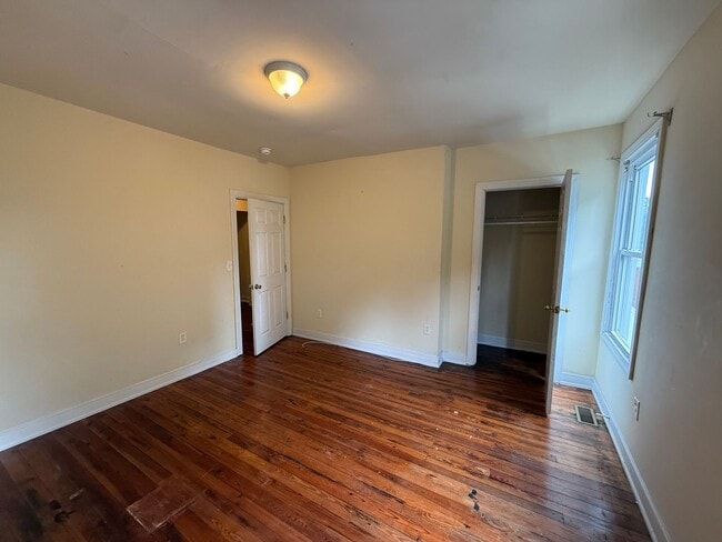 Building Photo - 1242 Parkwood Ave