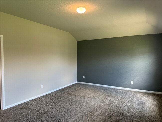Building Photo - 3310 Sumac Dr