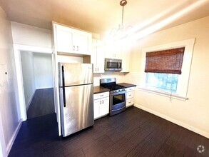 Building Photo - 704