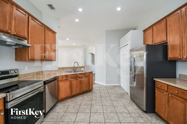 Building Photo - 2402 Bentshire Dr