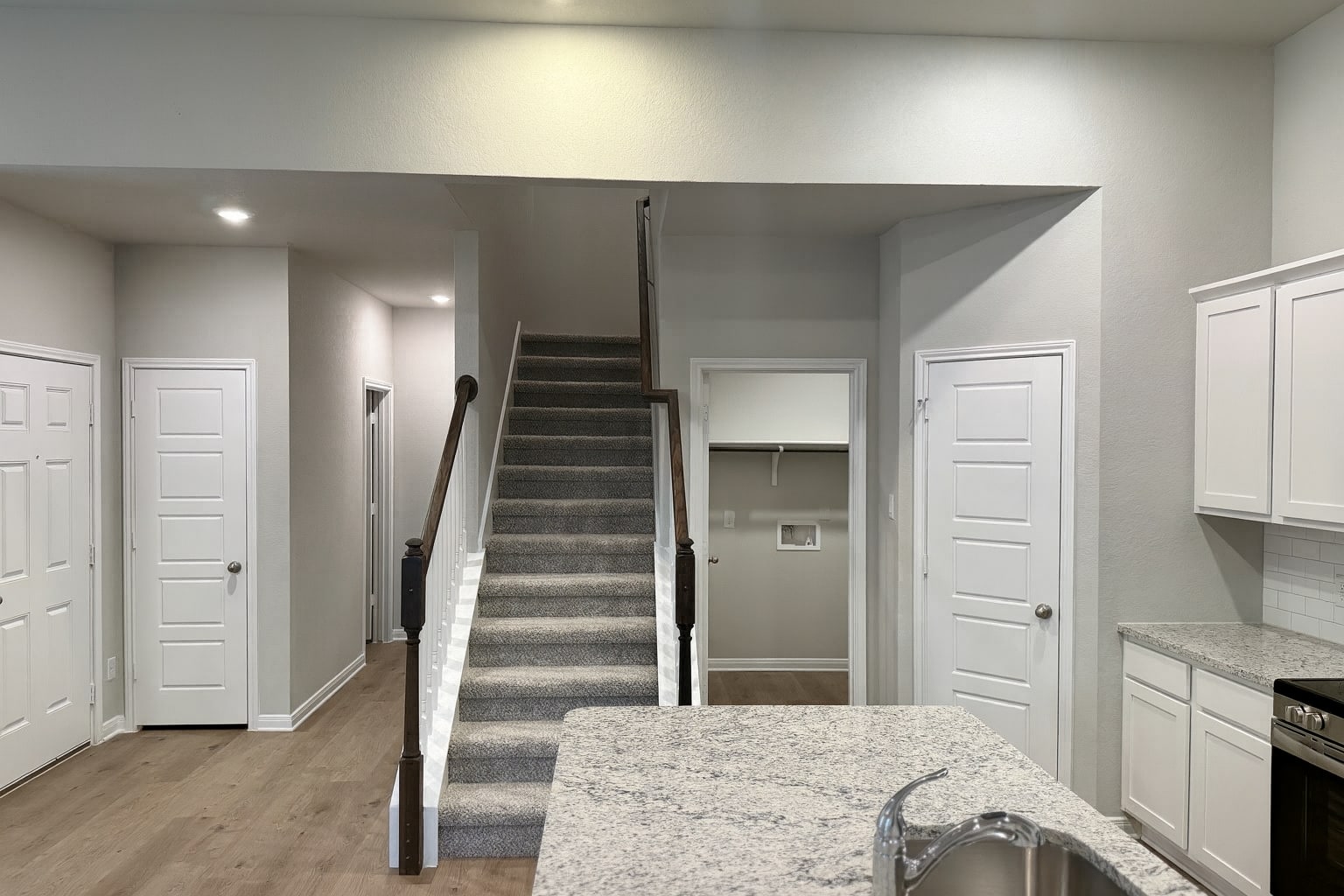 Building Photo - 463 Nespral Dr