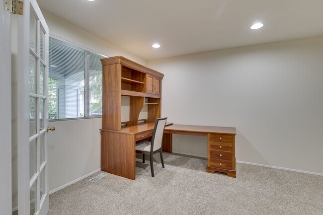 Building Photo - KLAHANIE Rental Home Available in August!