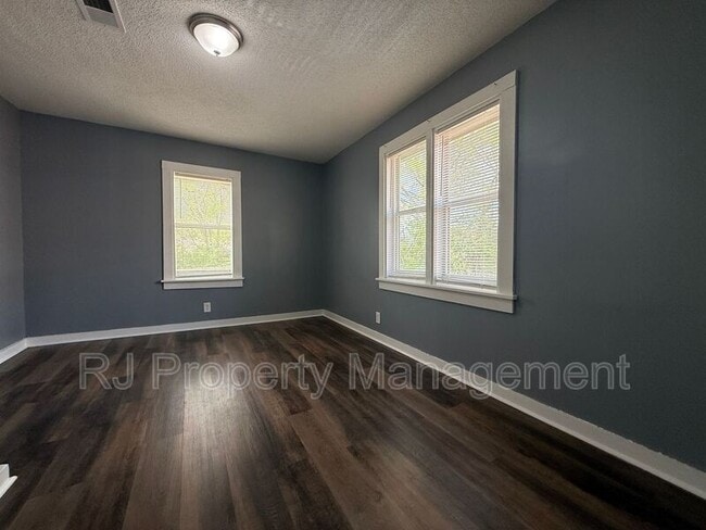 Building Photo - 425 Carpenter St