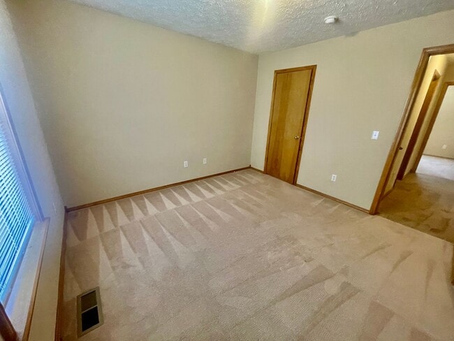 Building Photo - 6008 N 8th Ave