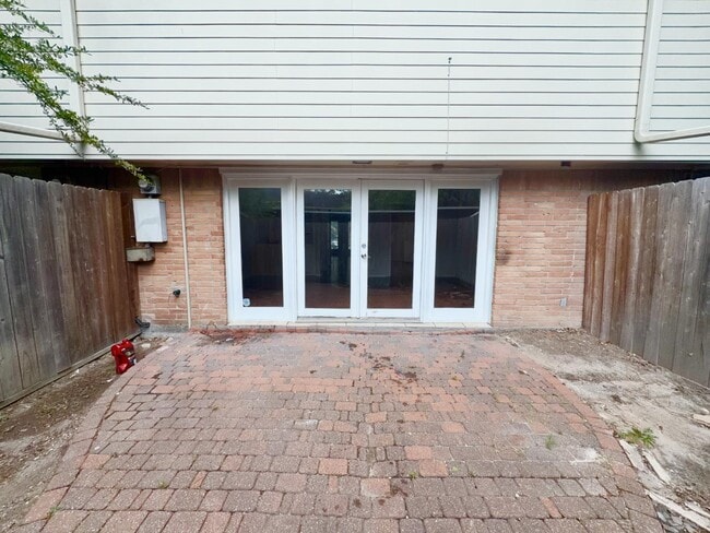 Building Photo - 12959 Trail Hollow Dr