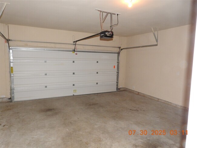 Building Photo - 3667 Raintree Village Dr