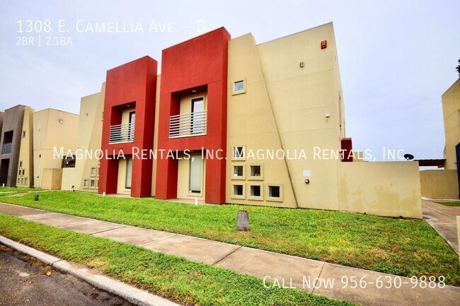 Building Photo - 2 Bed 2 Bath Townhome