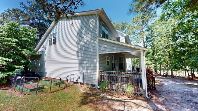 Building Photo - 5 Bedrooms with Golf Course Views in Carol...
