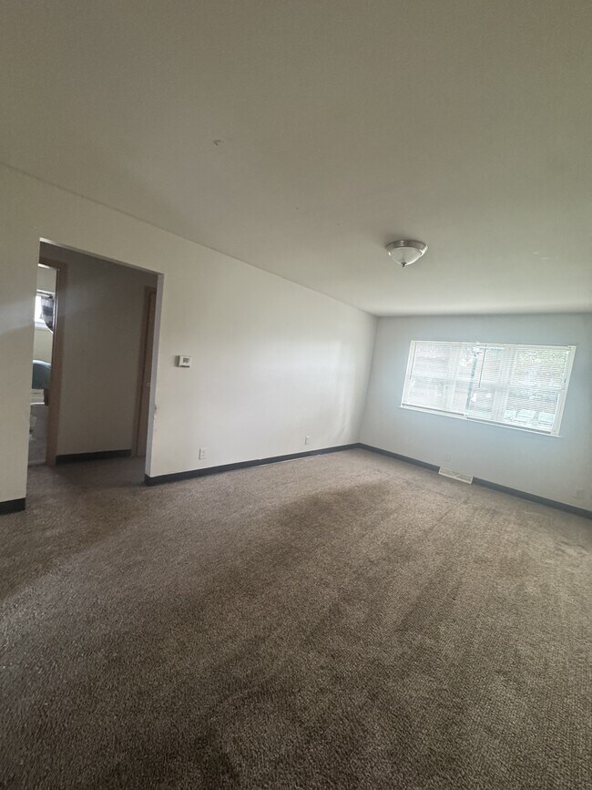 Building Photo - 9000 W Carmen Ave