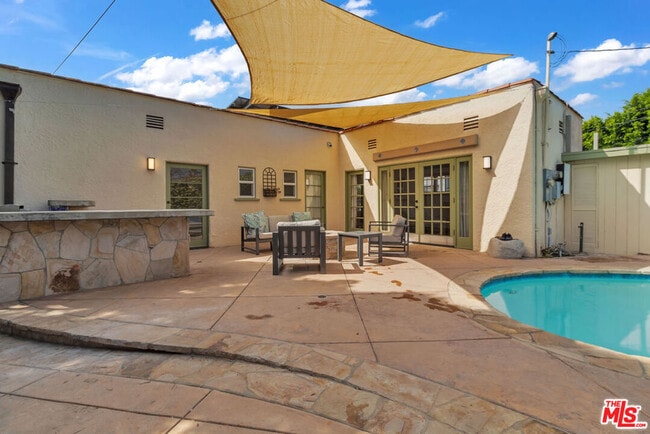 Building Photo - 6131 W 5th St