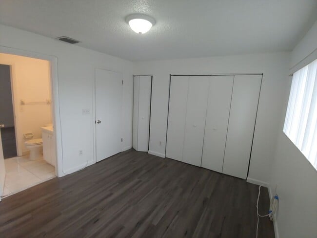 Building Photo - 2261 NE 171 St