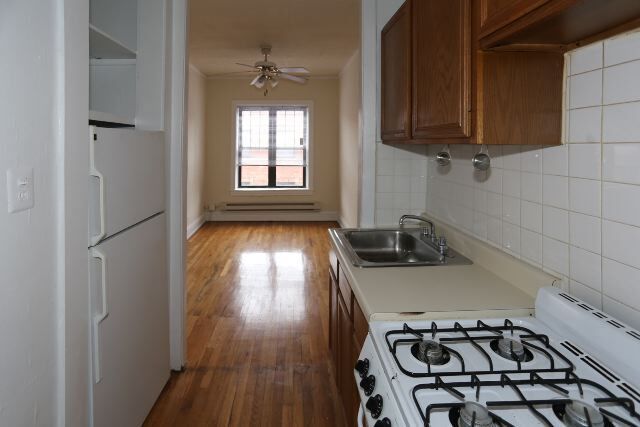 Building Photo - 629 W Cornelia Ave