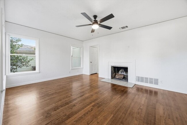 Building Photo - 6417 Darwood Ave