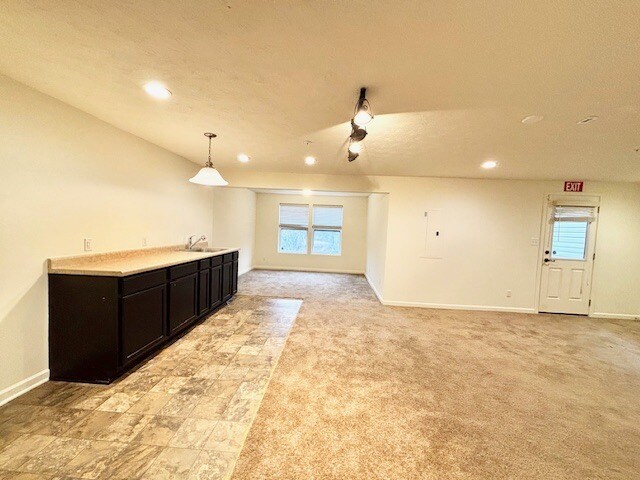 Building Photo - 6469 Lindsey Ln