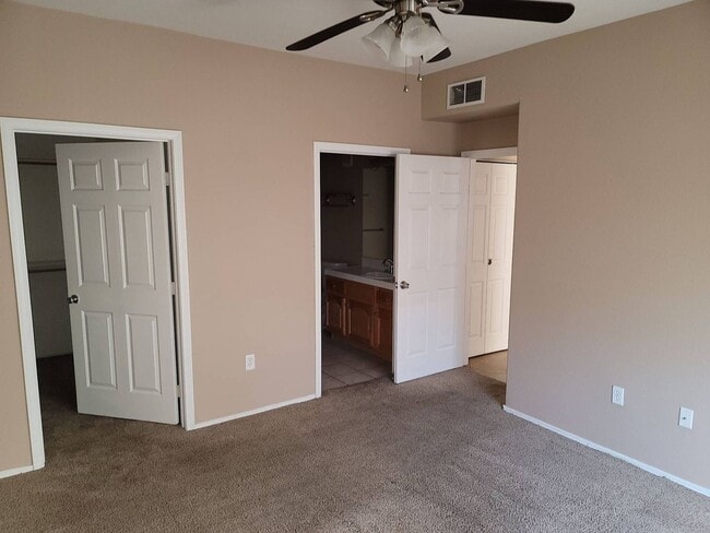 Building Photo - 2 story condo with 1 bedroom loft, 2 bathrooms and a 1 car attached garage.