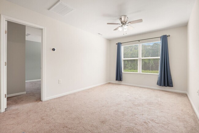 Building Photo - Gorgeous Single Family home in East Durham: Available Now
