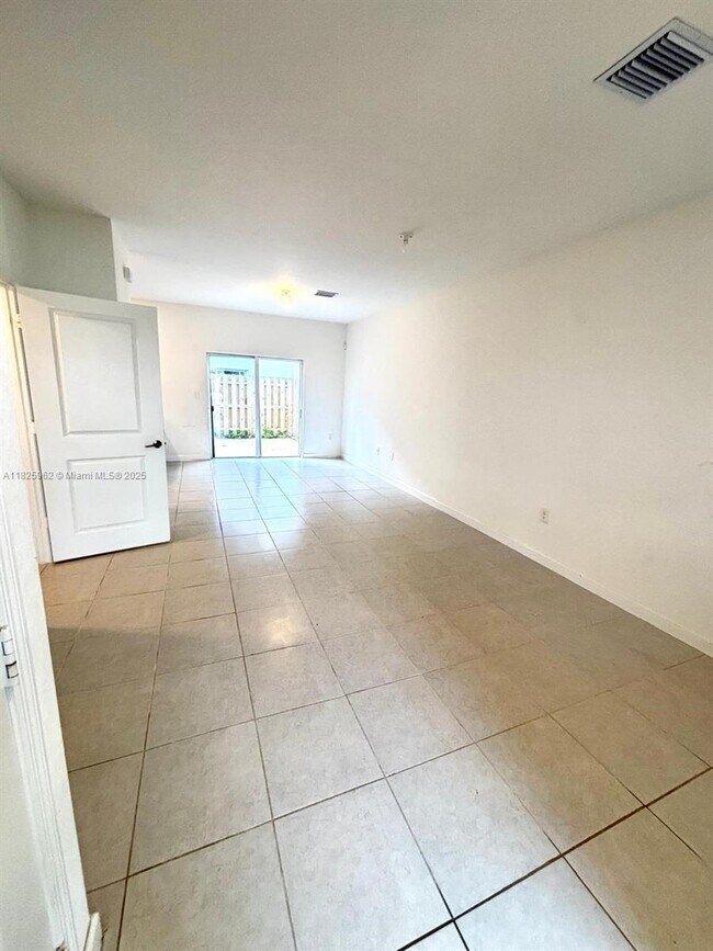 Building Photo - 2684 SE 11th Ct