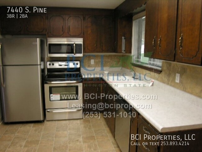 Building Photo - 7440 S. Pine-