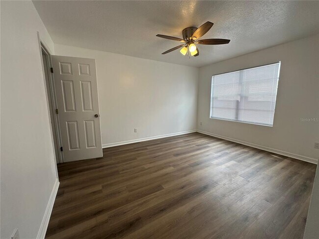 Building Photo - 1817 Townhall Ln