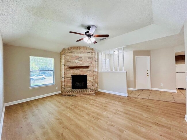 Building Photo - 12300 Deer Falls Dr
