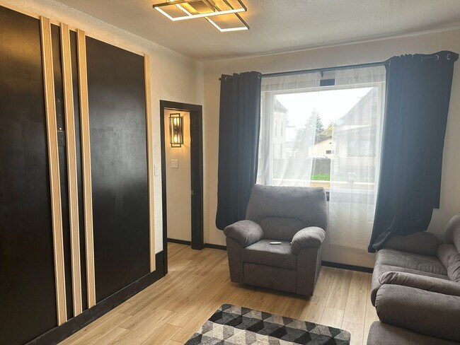 Building Photo - Beautifully Remodeled 2-Bedroom with Bonus...