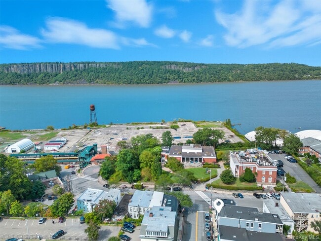 Building Photo - 3 Spring St