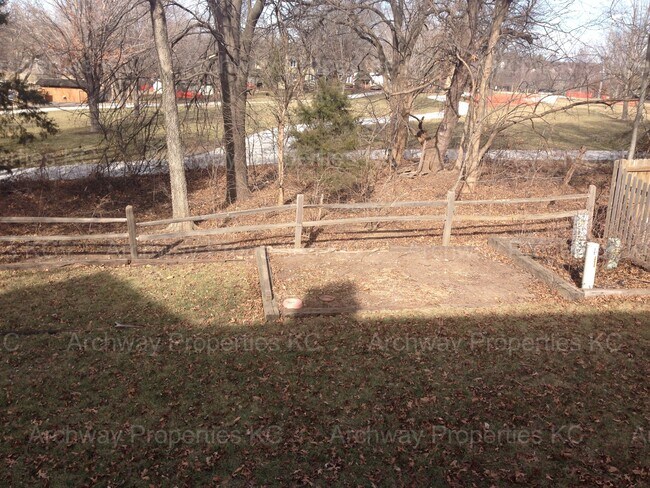 Building Photo - 14622 W 89th St