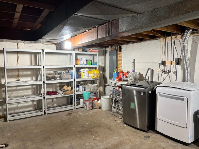 Full size Washer/Dryer - Basement Storage - 4712 Surry Pl