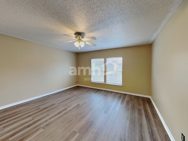 Building Photo - 10709 McClain Dr