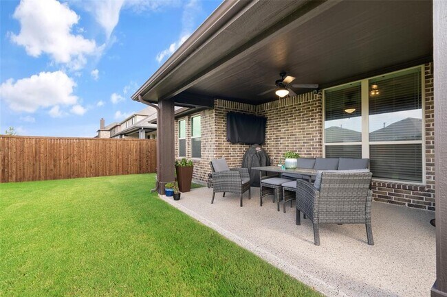 Building Photo - 1324 Thrasher Dr