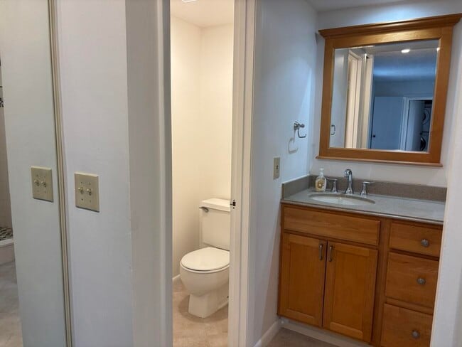 Building Photo - 507 5th Ln
