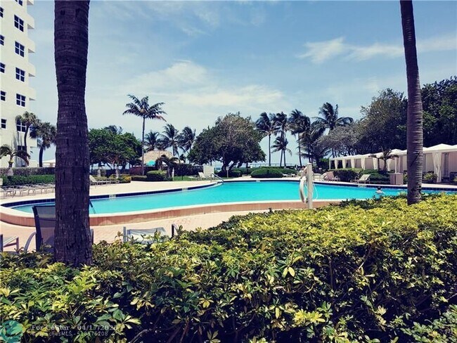 Building Photo - 3001 S Ocean Dr