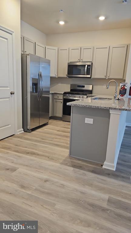 Building Photo - 30 Elliot Ln