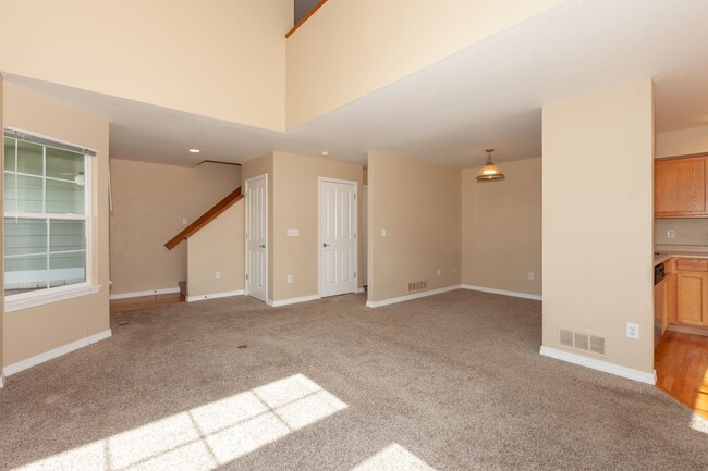 Building Photo - Spacious 3-Bedroom Townhome in Prime South...