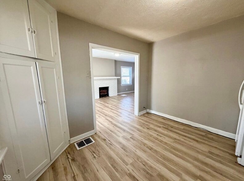 Building Photo - 4002 Rookwood Ave