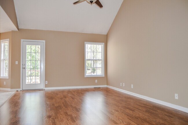 Building Photo - Pet Friendly Ranch with Bonus!